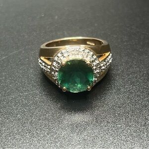 925 Sterling Silver Green Stone CZ Halo Ring Gold Tone. Size 7